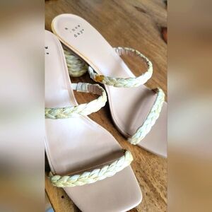 Set of Raffia sandals